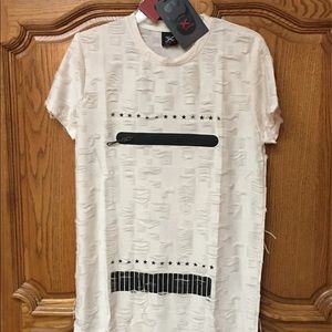 Men’s distressed zippered short  sleeve T-shirt.